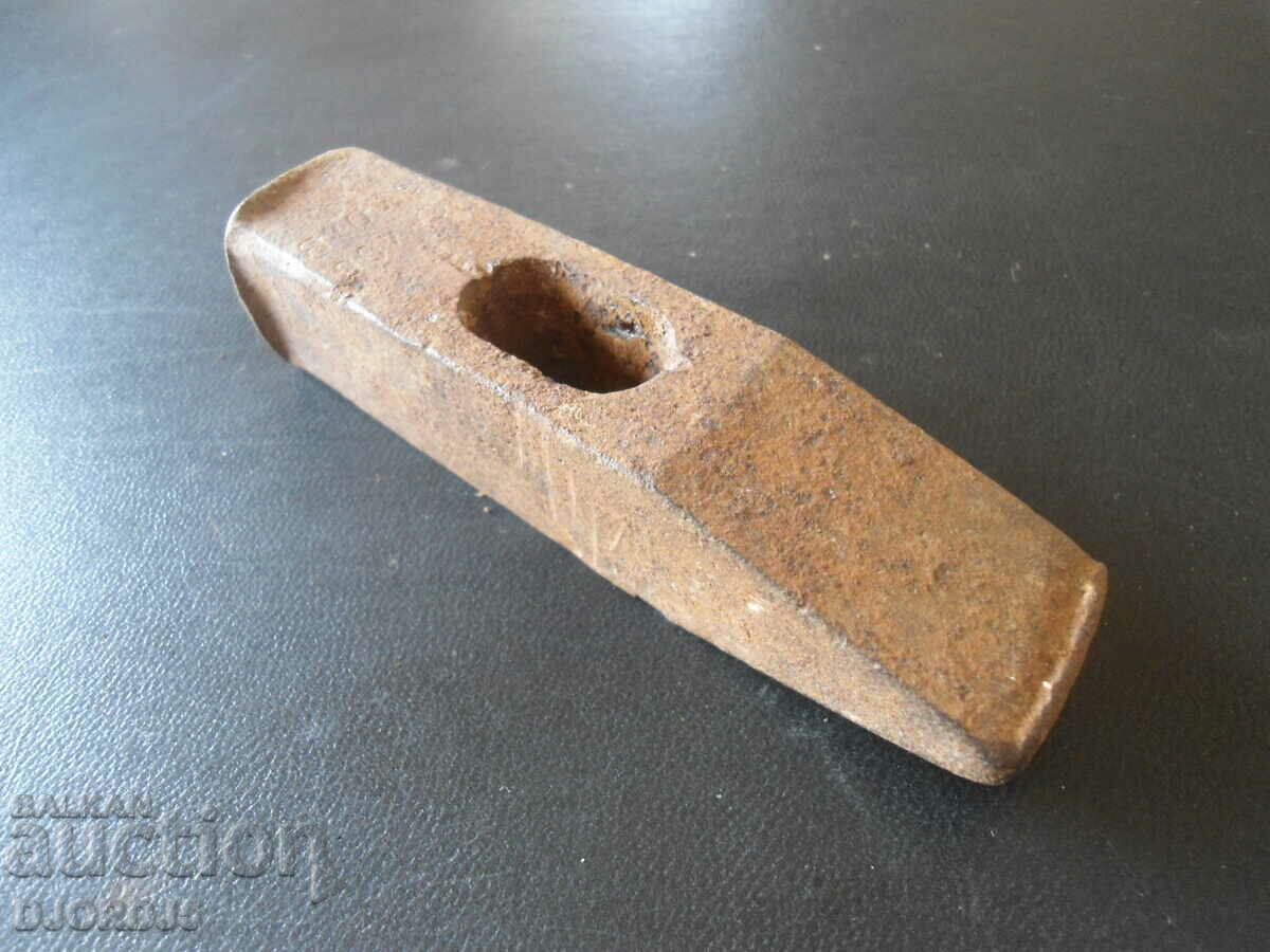An old hammer with price 2.00 BGN | € 1.02 An old hammer with price 2.00 BGN | € 1.02