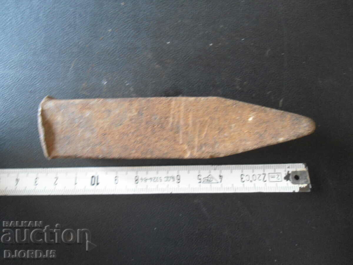 Delivery of An old hammer Delivery of An old hammer