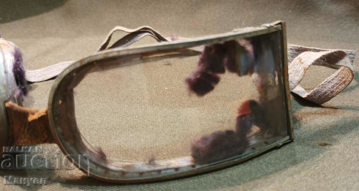 Vechi militari, motociclete, ochelari de pilot. cu preț 100.00 BGN | € 51.13