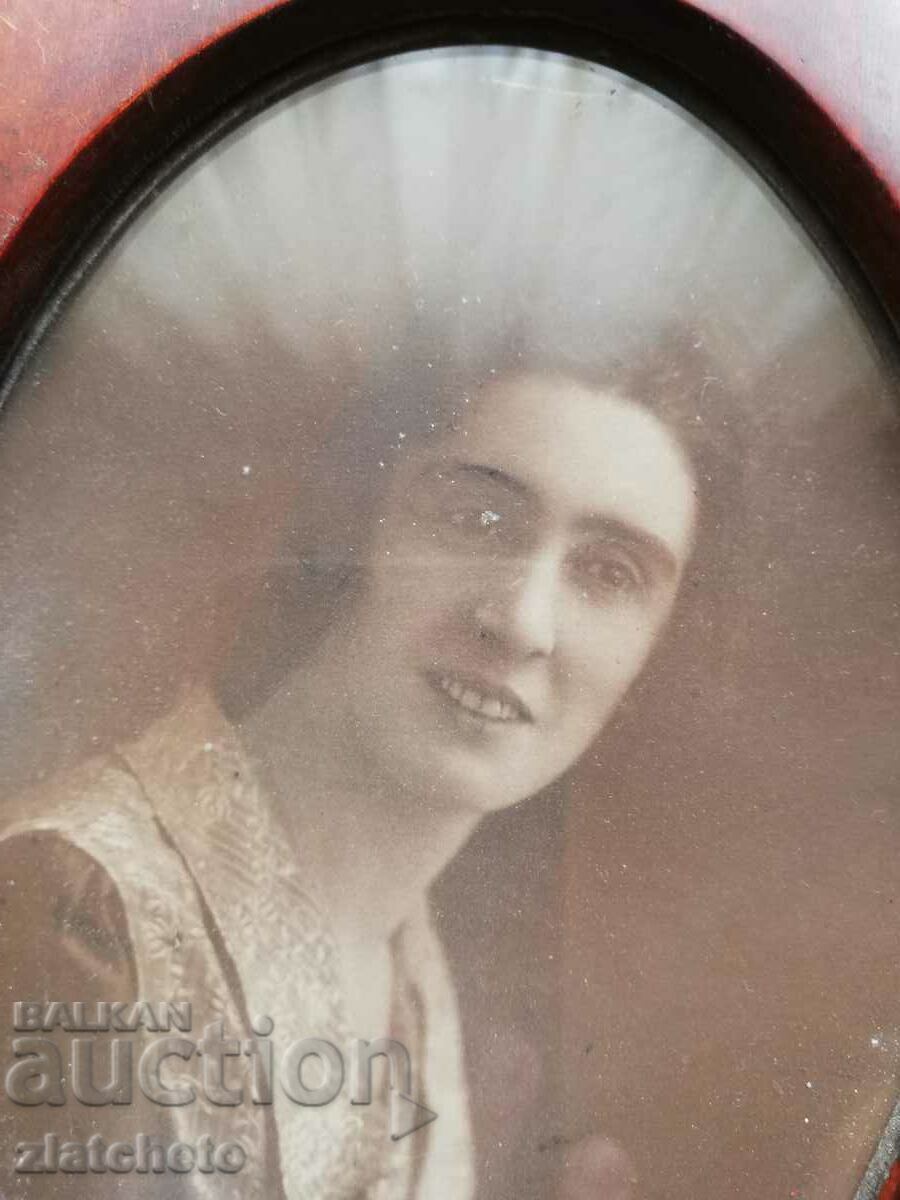 Delivery of Old photo frame.