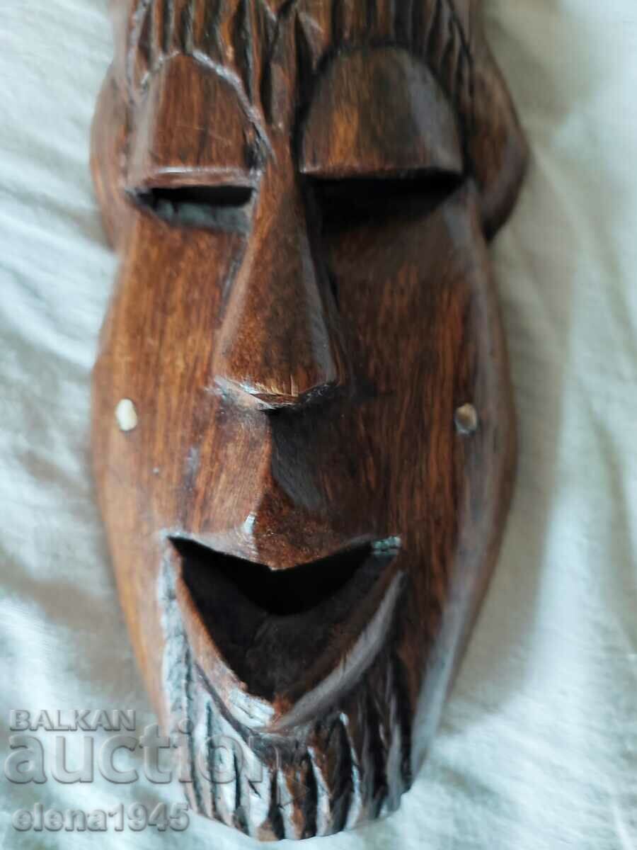 Delivery of African mask Delivery of African mask