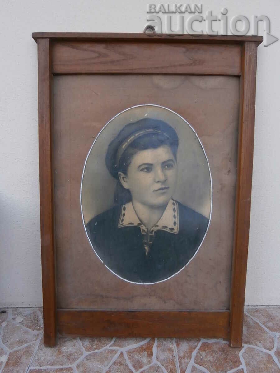 Auction vintage photo with large frame photography portrait Auction vintage photo with large frame photography portrait