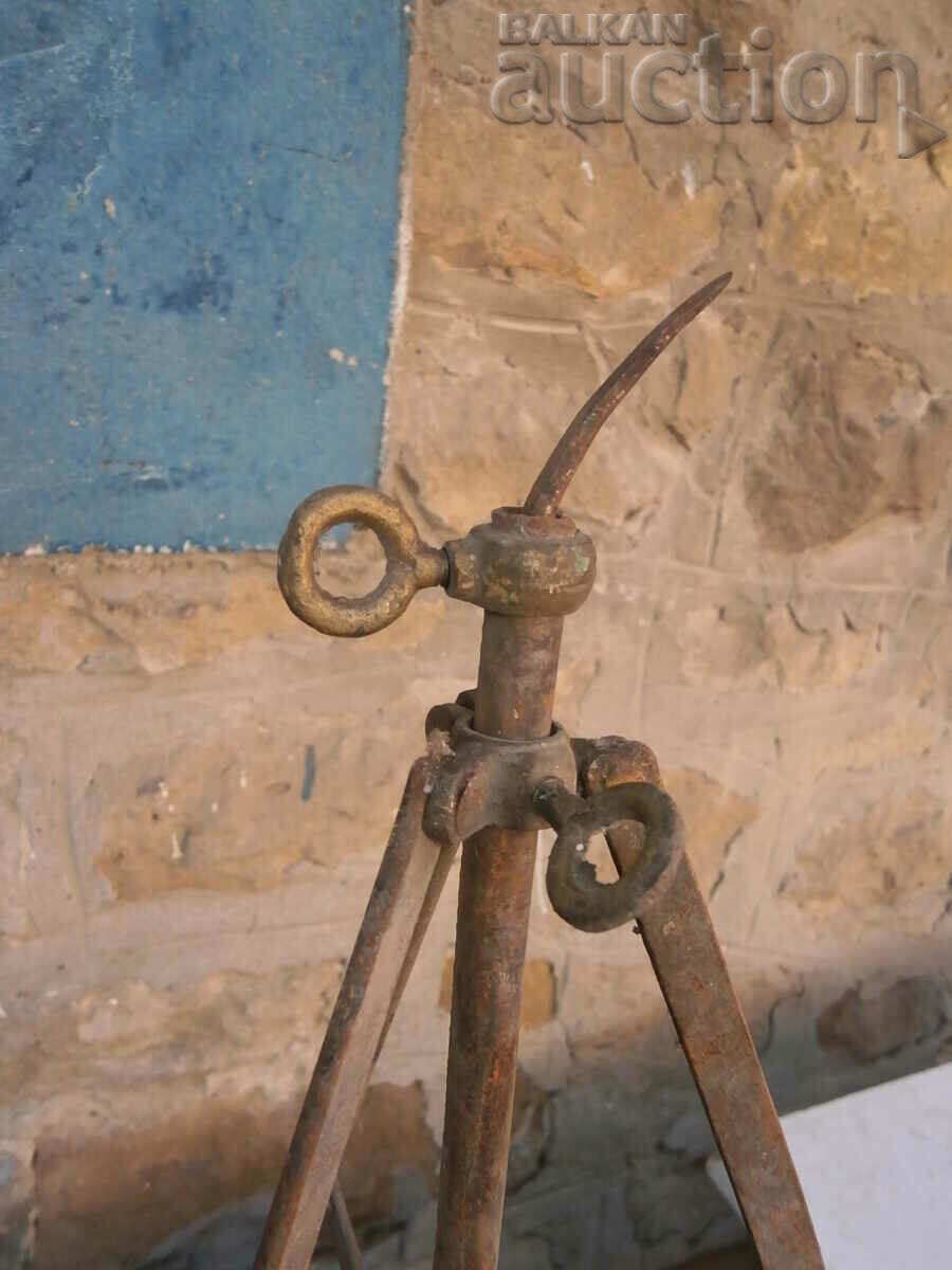 vintage tripod stand with price 31.00 BGN | € 15.85 vintage tripod stand with price 31.00 BGN | € 15.85