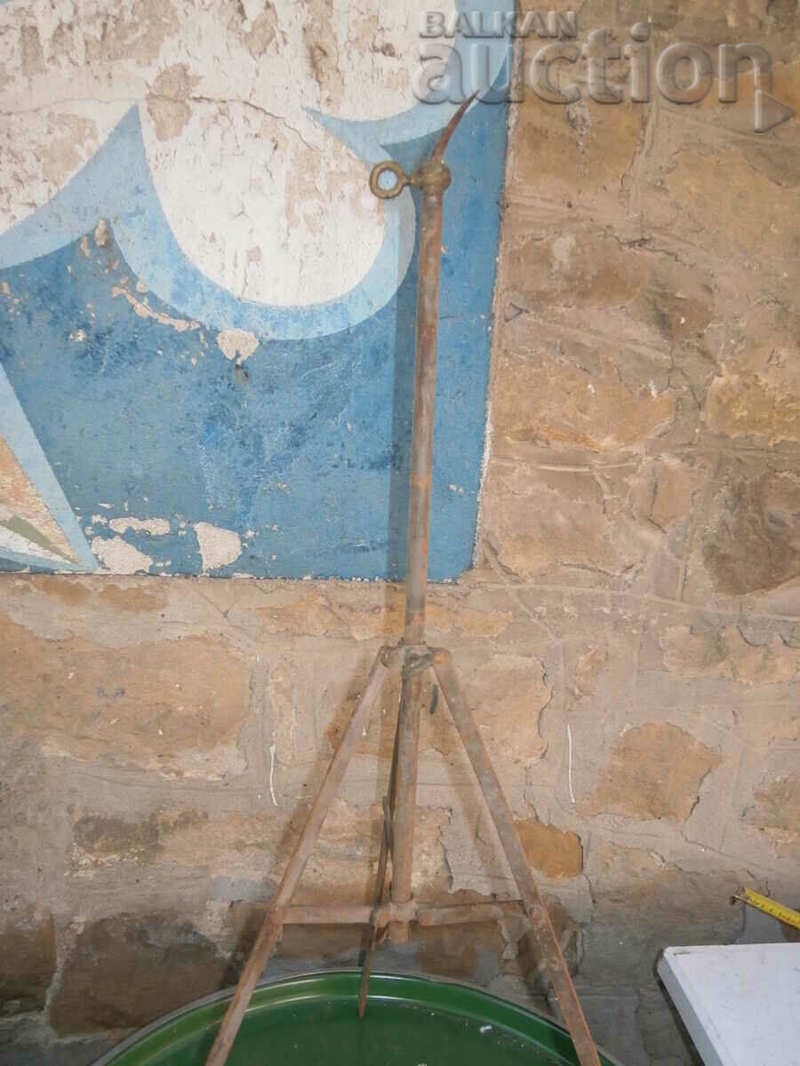 Auction vintage tripod stand Auction vintage tripod stand