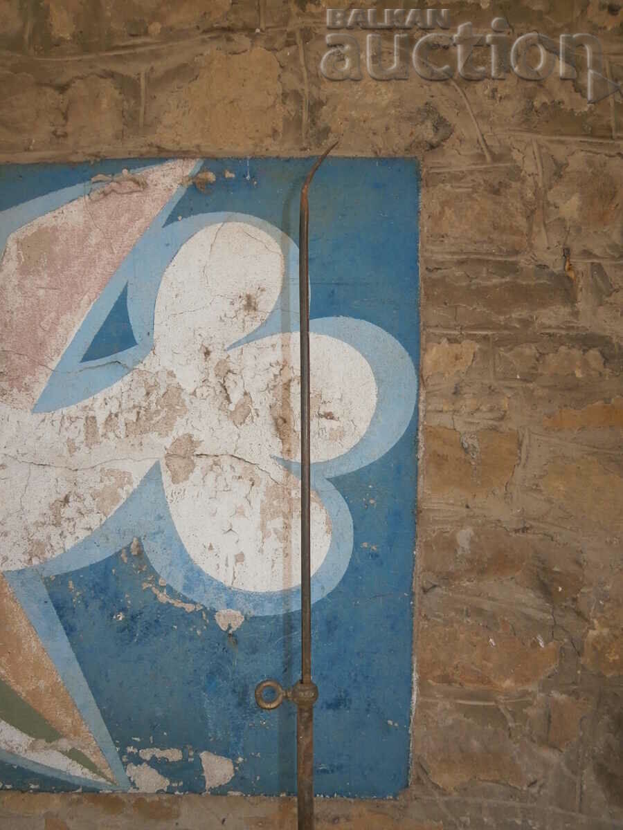 Delivery of vintage tripod stand Delivery of vintage tripod stand