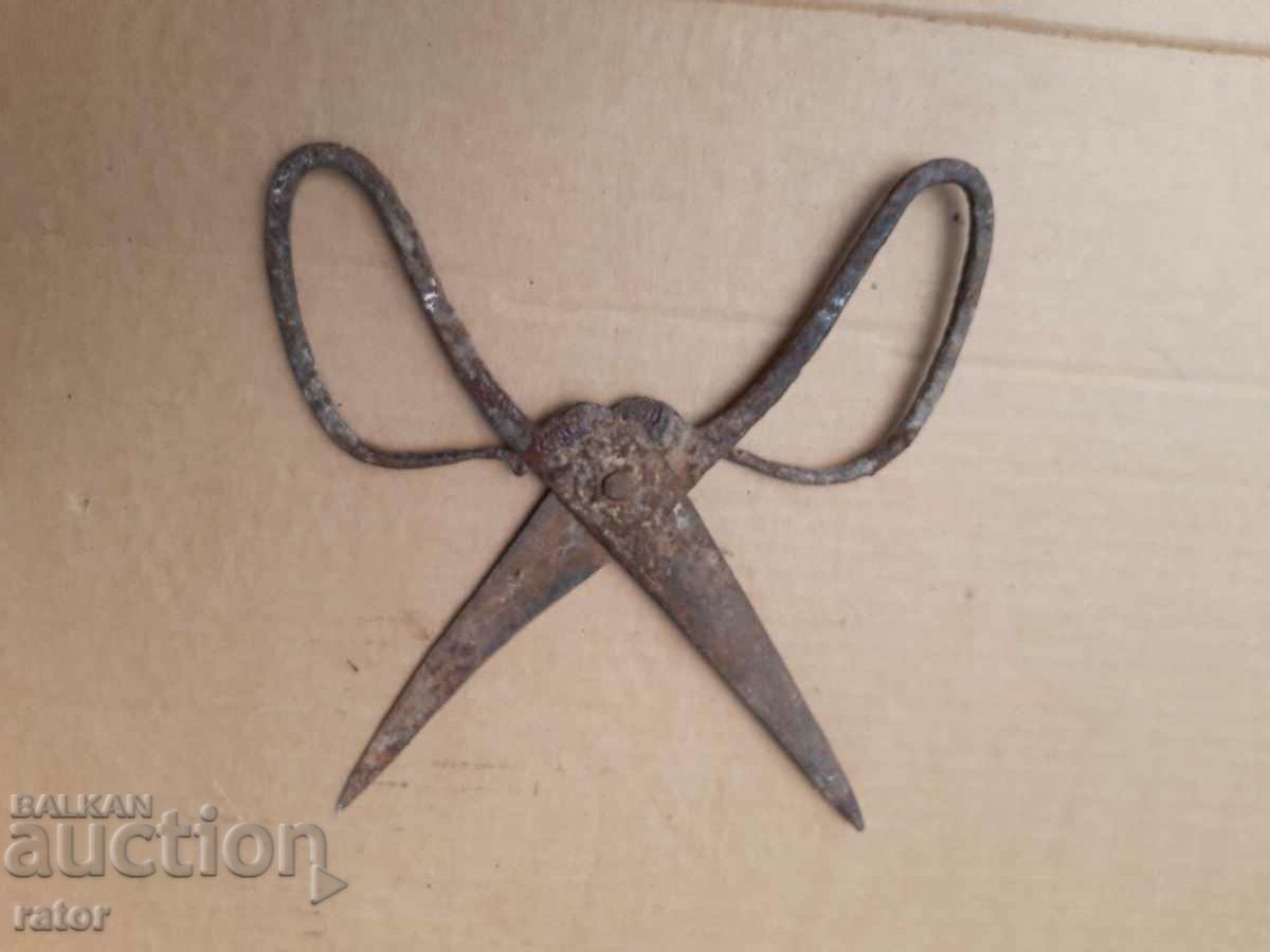 Big old forged scissors with price 10.00 BGN | € 5.11 Big old forged scissors with price 10.00 BGN | € 5.11