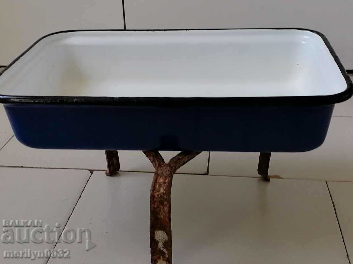 An enameled container, that's a platter with enamel - 7 An enameled container, that's a platter with enamel - 7