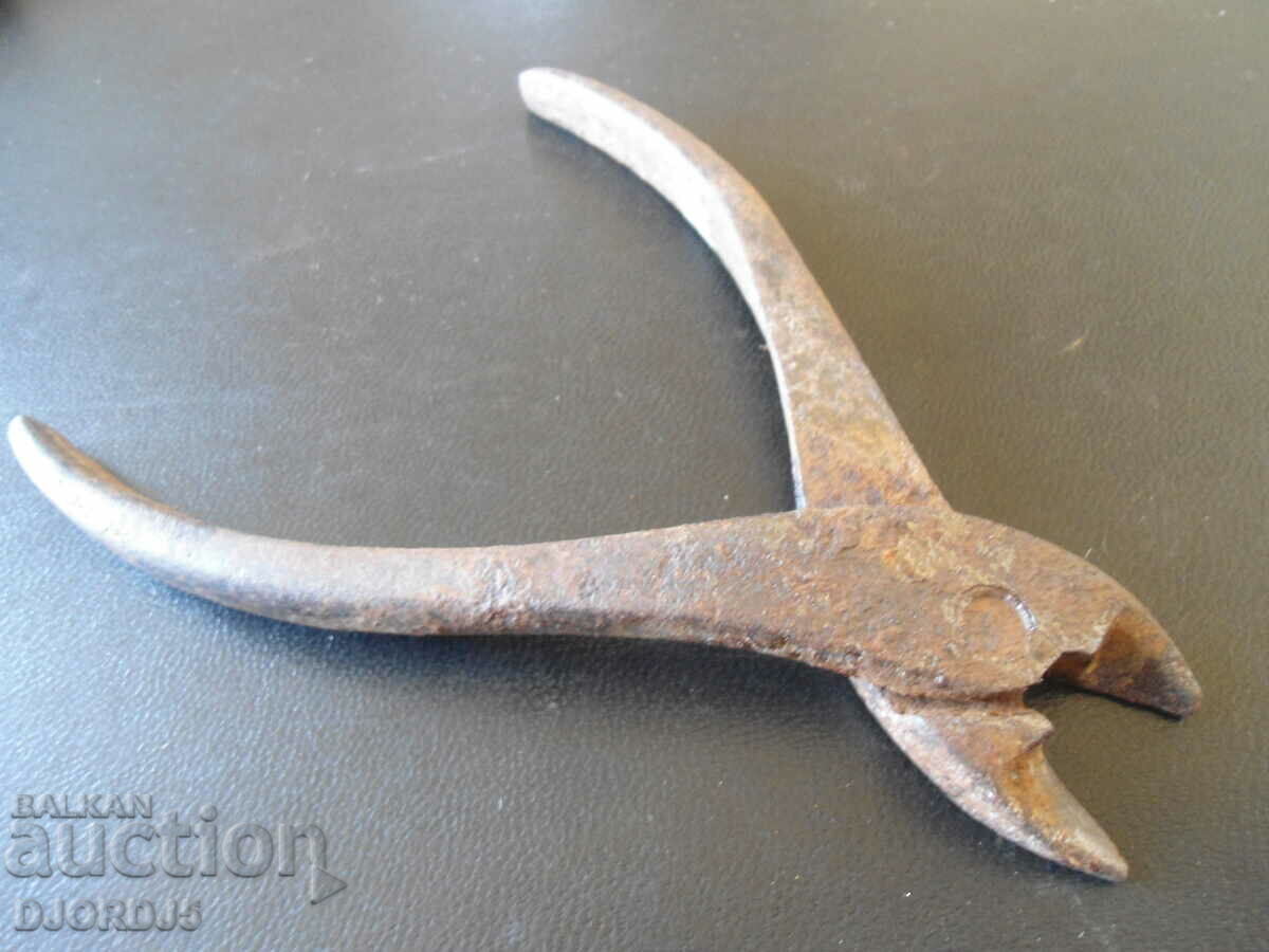 clește vechi cu preț 2.00 BGN | € 1.02 clește vechi cu preț 2.00 BGN | € 1.02