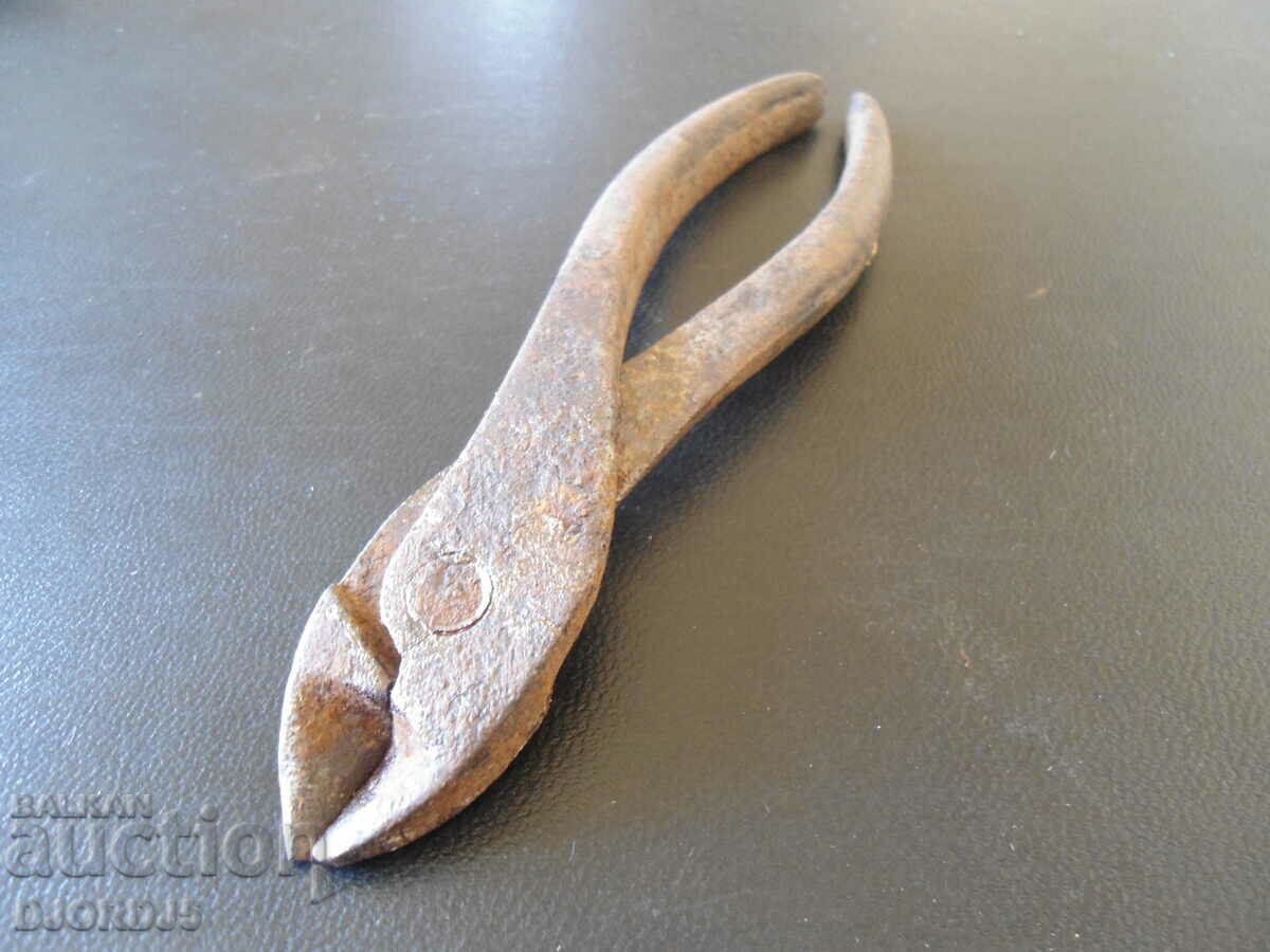 Licitație clește vechi Licitație clește vechi