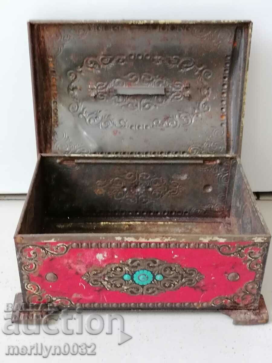 Delivery of Children's tin toy piggy bank Delivery of Children's tin toy piggy bank