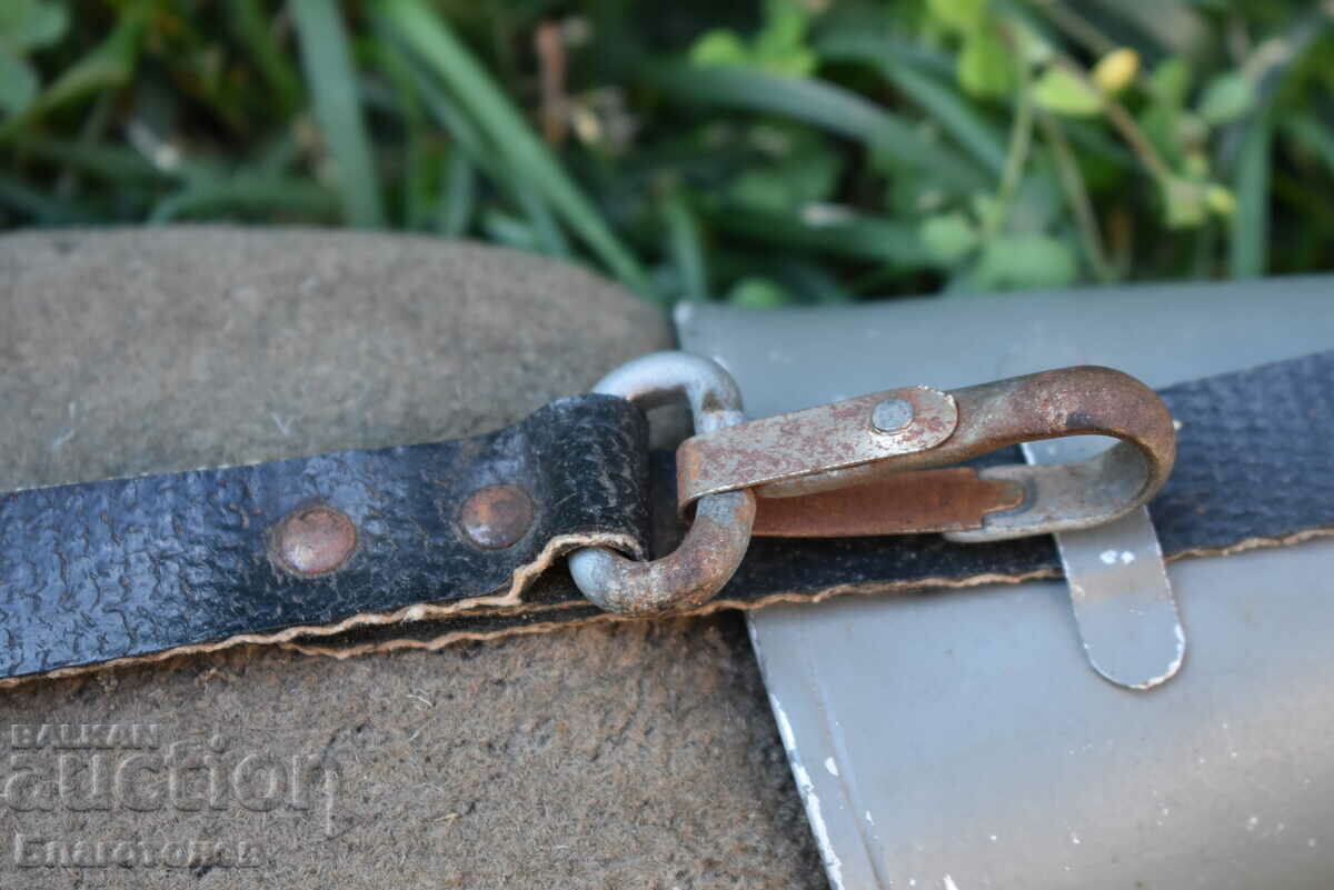 Delivery of Old military water jug Delivery of Old military water jug