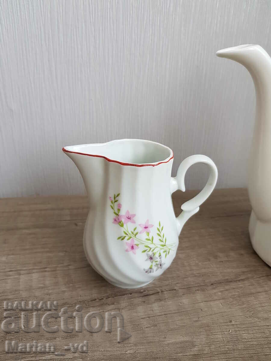 Ρετρό βουλγαρική πορσελάνινη τσαγιέρα με καπάκι και λατιέρα με τιμή 40.00 BGN | € 20.45