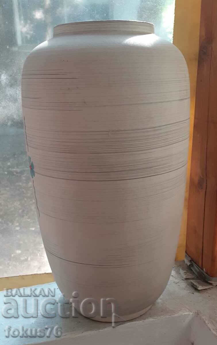 Vasă veche uriașă - ceramică germană cu ștampilă 50 - 60 de ani. cu preț 1300.00 BGN | € 664.68