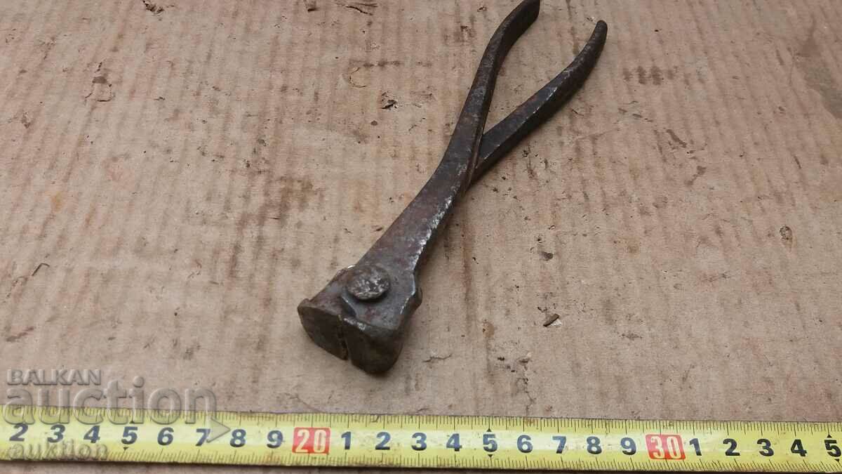 SOLID WROUGHT TILE, PLIERS, TOOL with price 1.99 BGN | € 1.02 SOLID WROUGHT TILE, PLIERS, TOOL with price 1.99 BGN | € 1.02