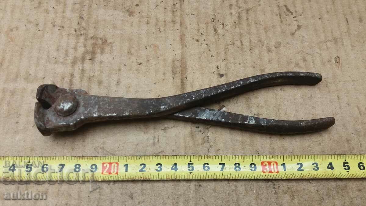 Delivery of SOLID WROUGHT TILE, PLIERS, TOOL Delivery of SOLID WROUGHT TILE, PLIERS, TOOL