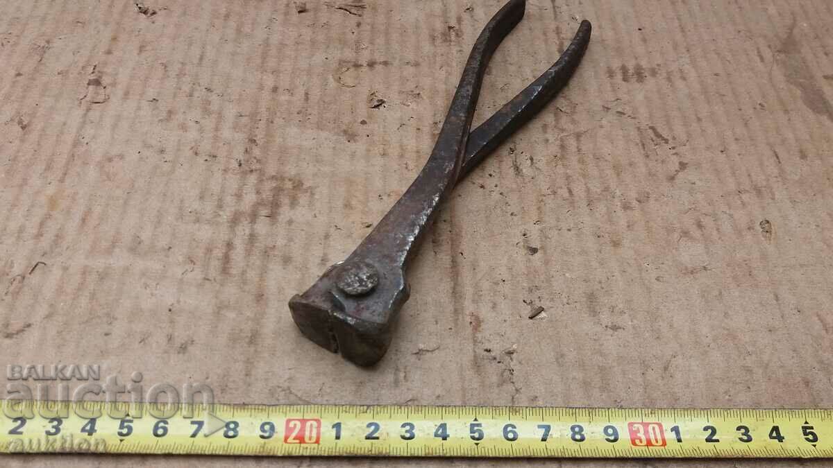 SOLID WROUGHT TILE, PLIERS, TOOL
