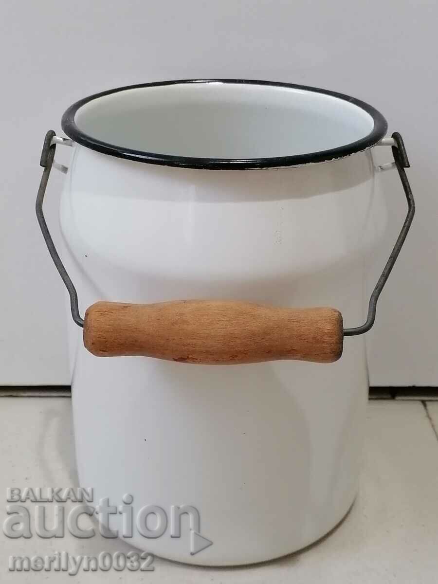 Соц канче с дръжка, емайлиран съд, емайл, гюм кофичка с цена 37.00 лв. | € 18.92 Соц канче с дръжка, емайлиран съд, емайл, гюм кофичка с цена 37.00 лв. | € 18.92