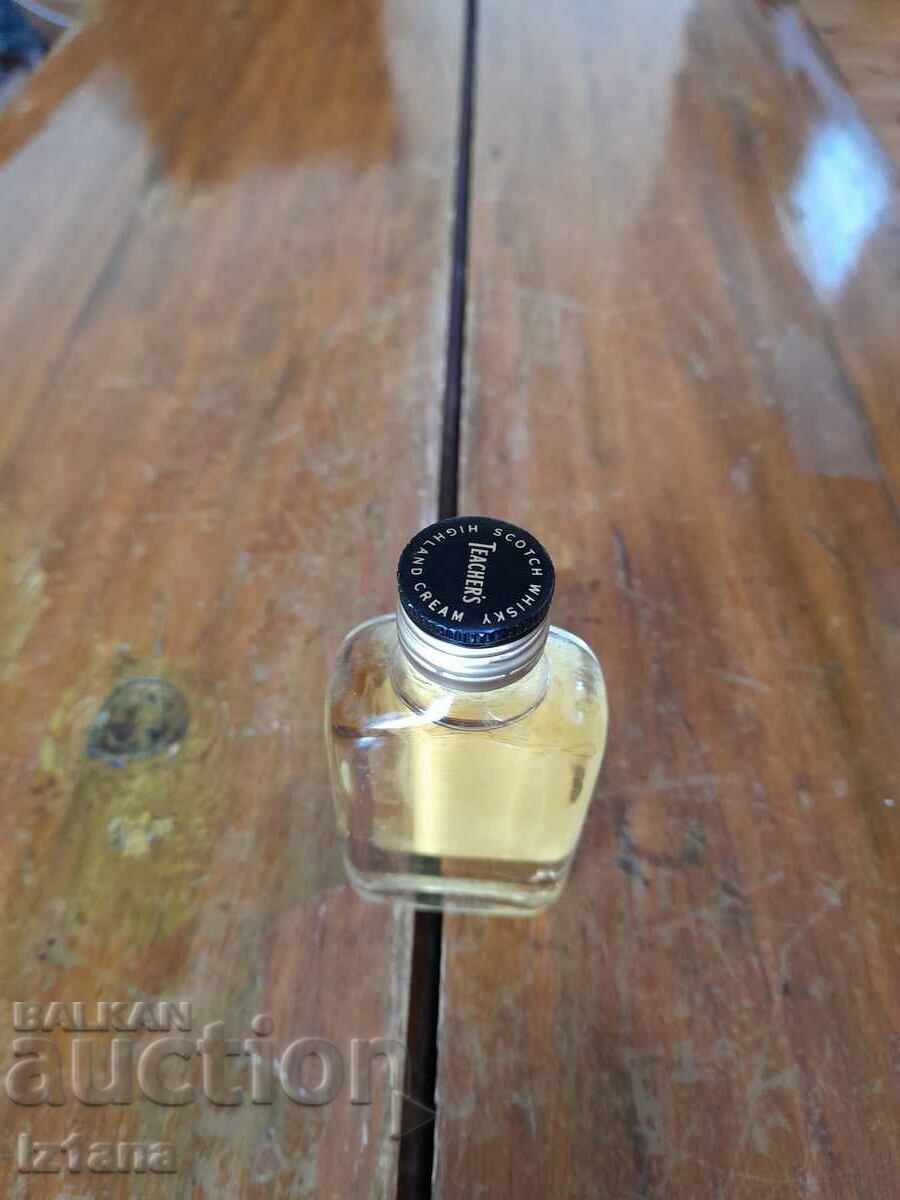 Delivery of Old Teachers bottle Delivery of Old Teachers bottle