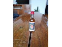 O sticlă veche de coniac Takovo