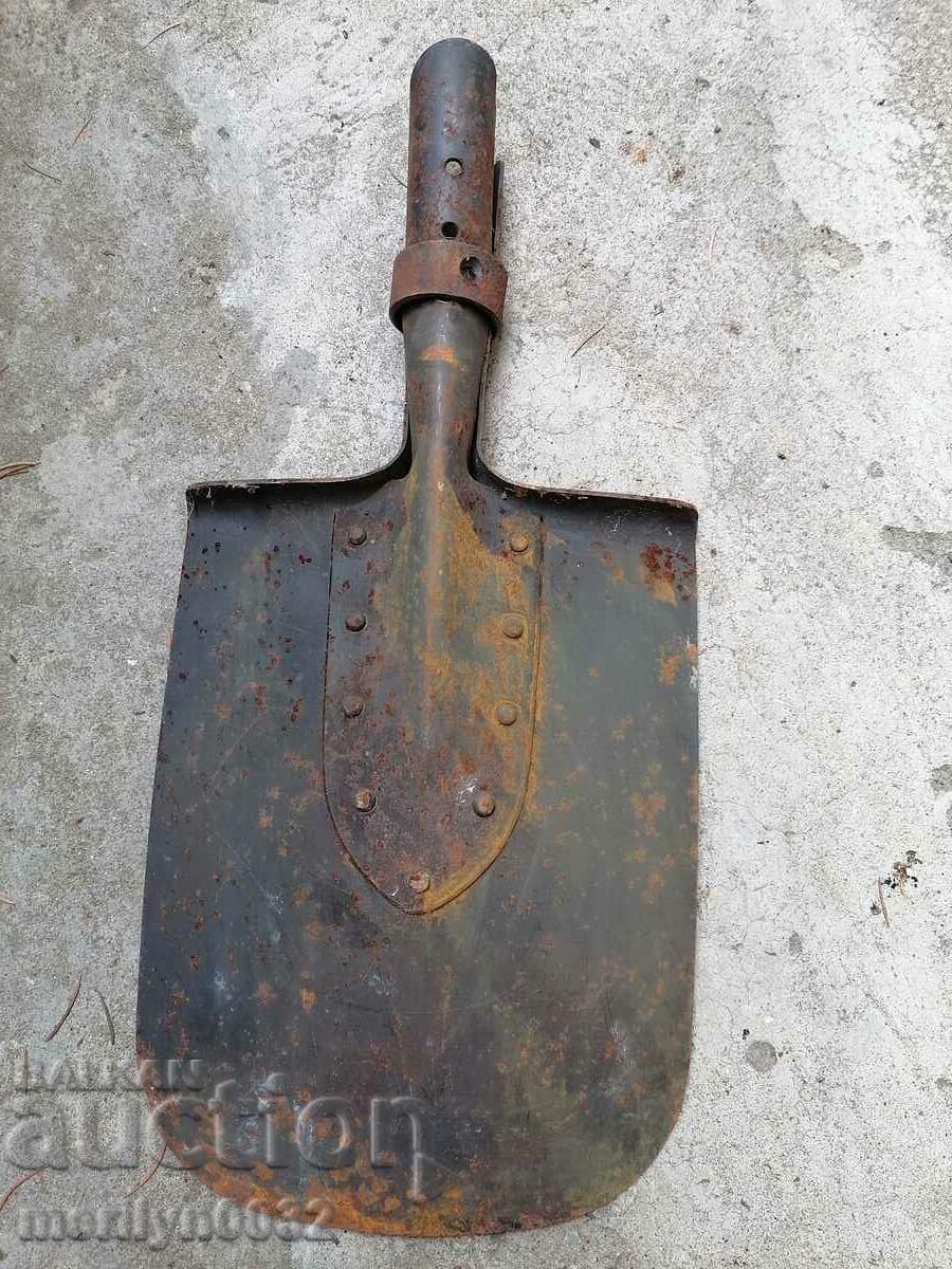 Delivery of Old straight army shovel, wrought iron Delivery of Old straight army shovel, wrought iron