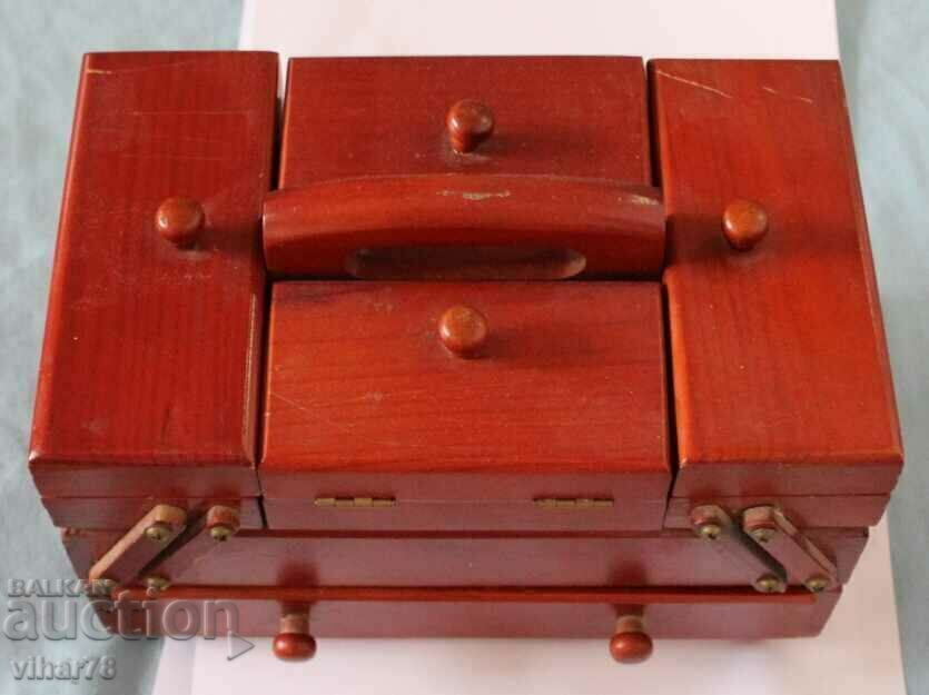 Auction wooden jewelry box Auction wooden jewelry box