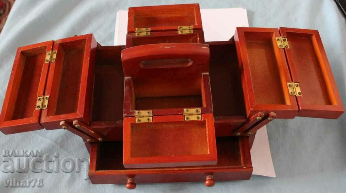 cutie de bijuterii din lemn