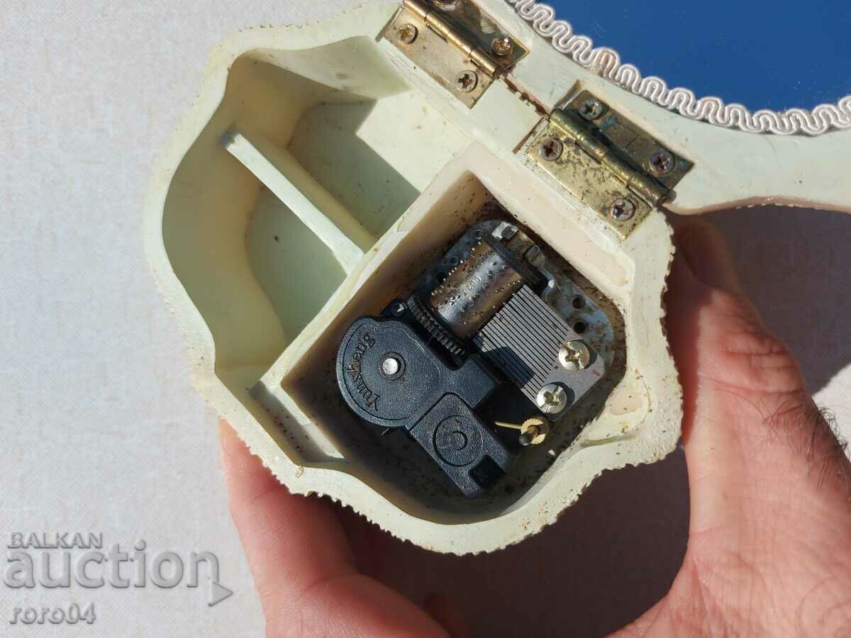 Auction BOX - LANTERN Auction BOX - LANTERN