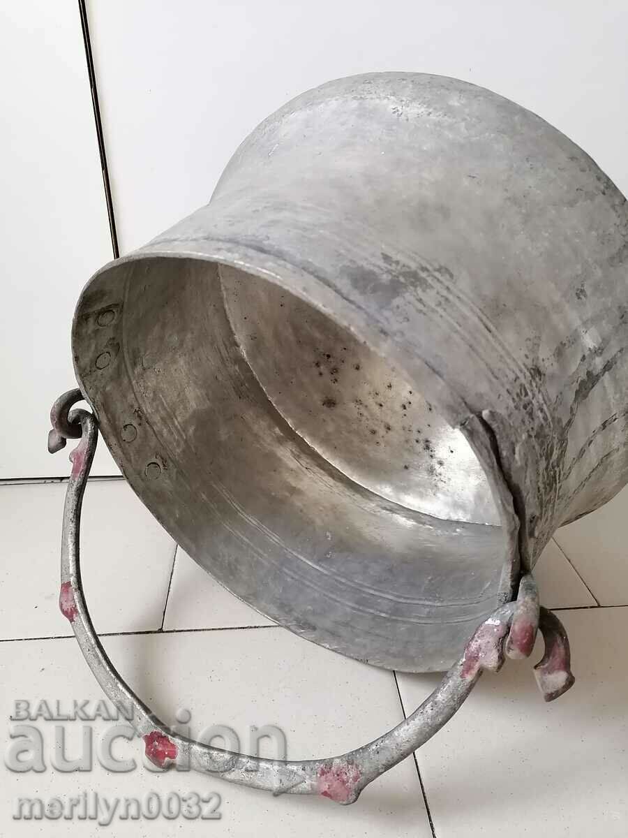 Стар меден съд, калайдисан котел, бакър, менче с цена € 68.76 | 134.48 лв.