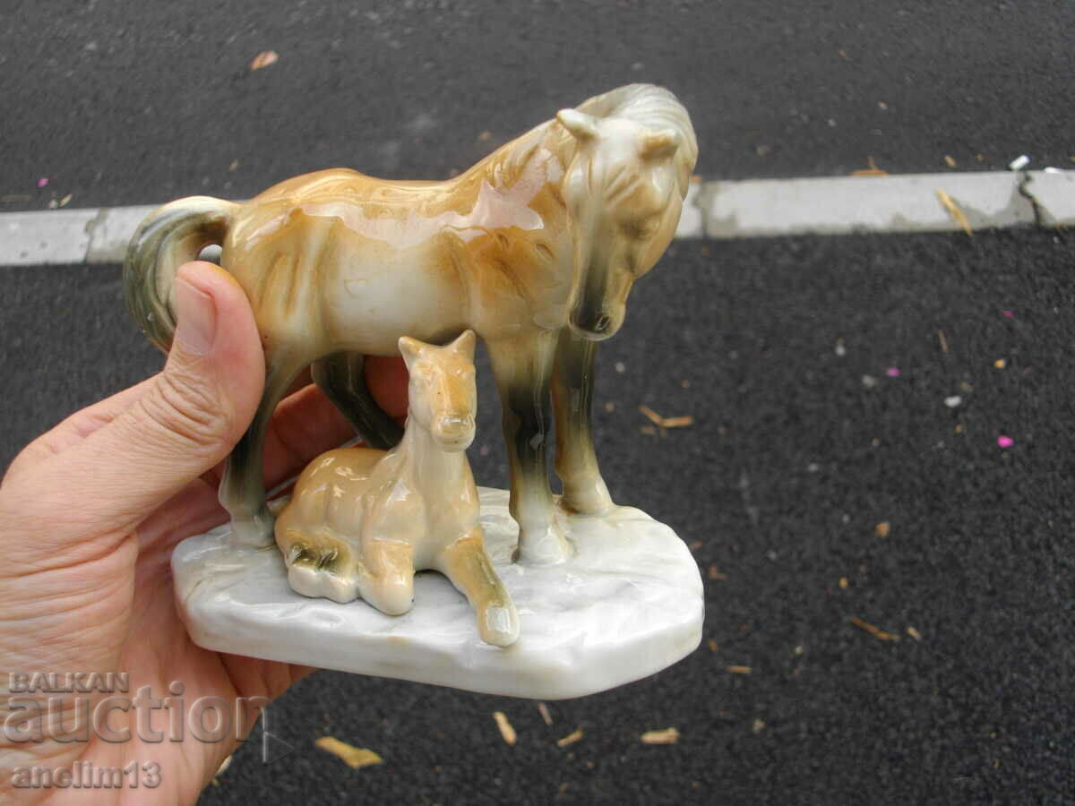 Delivery of OLD PORCELAIN HORSE WITH HORSE Delivery of OLD PORCELAIN HORSE WITH HORSE