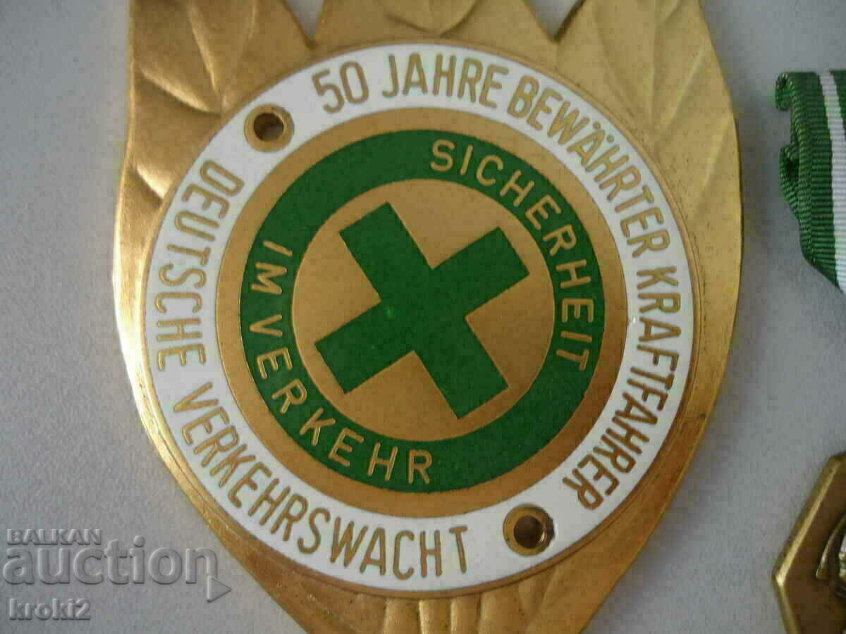 Delivery of Lot of old medal plaques cockade