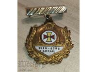Badge, badge, medal