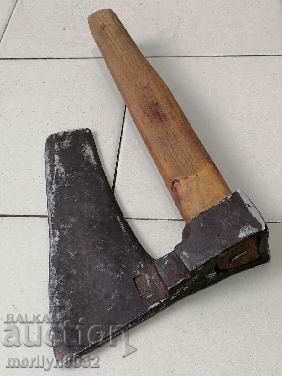 Old ax, crook ax satyr hatchet sap