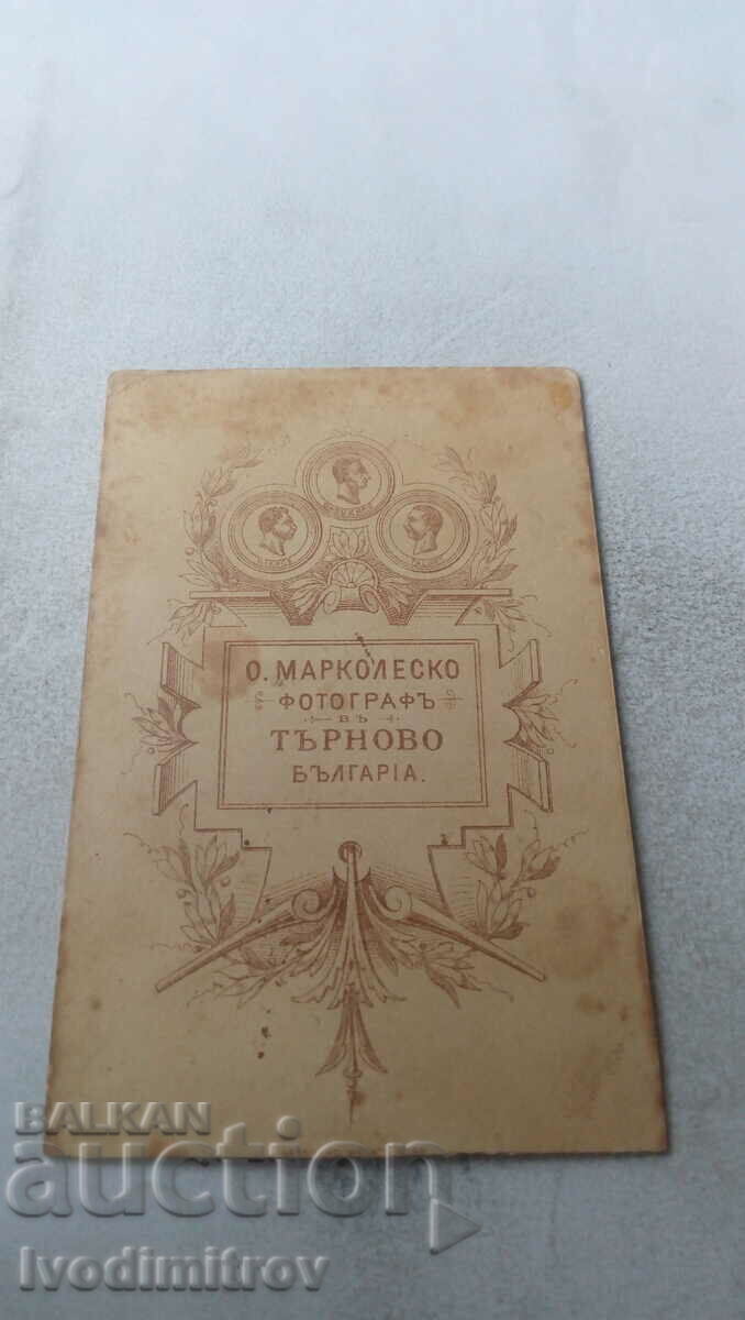 Φωτογραφία Μικρό κορίτσι σε μια καρέκλα Χάρτινο με τιμή 6.65 BGN | € 3.40 Φωτογραφία Μικρό κορίτσι σε μια καρέκλα Χάρτινο με τιμή 6.65 BGN | € 3.40