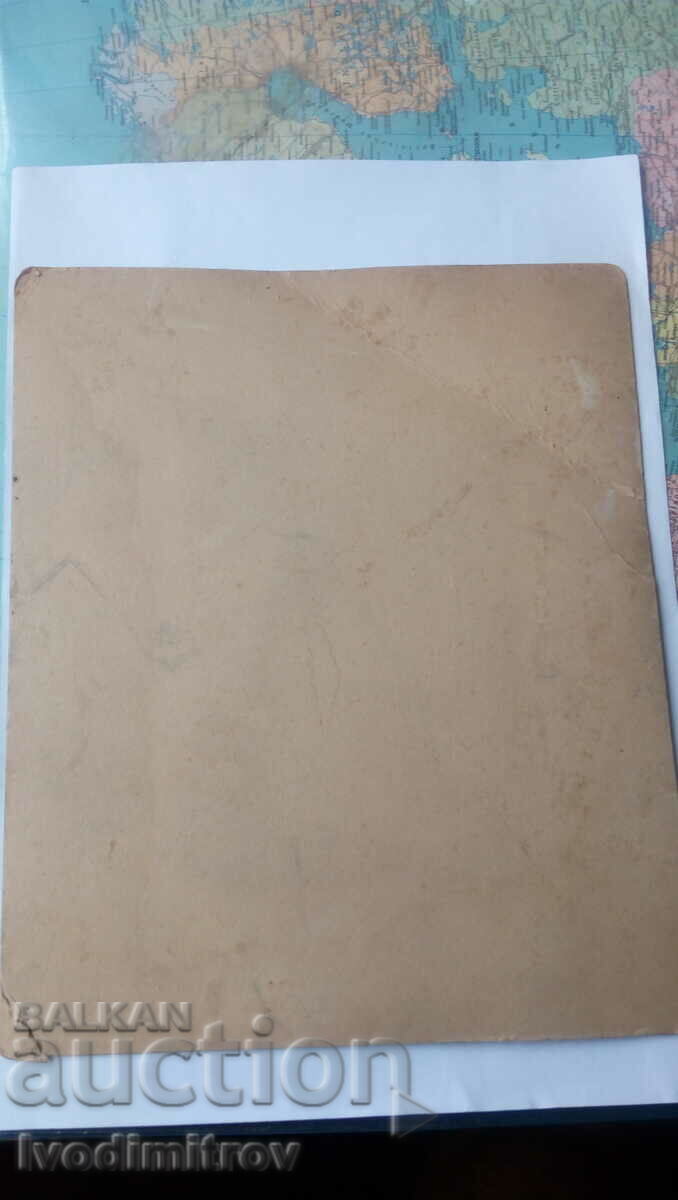 Φωτογραφία Δύο ενήλικες άντρες Χαρτόνι με τιμή 7.85 BGN | € 4.01