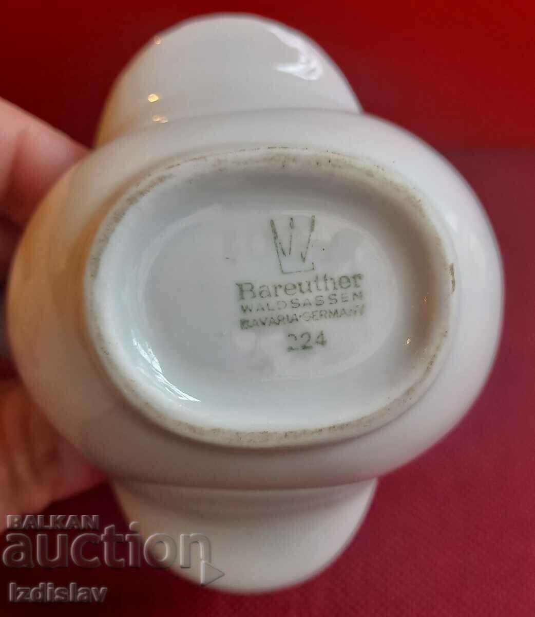 Delivery of Bavarian porcelain figure dove Delivery of Bavarian porcelain figure dove