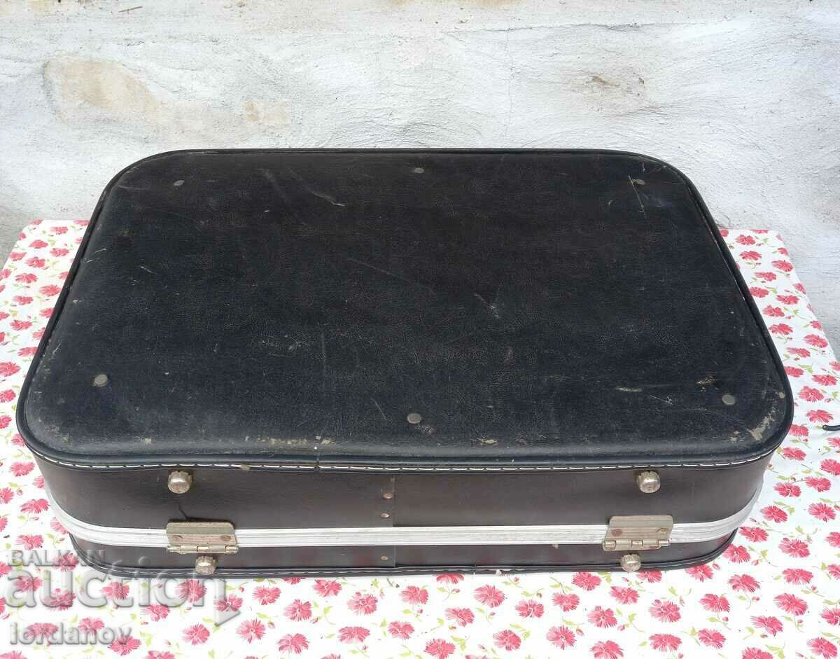 Βαλίτσα με παιδικά μουσικά όργανα με τιμή 60.00 BGN | € 30.68 Βαλίτσα με παιδικά μουσικά όργανα με τιμή 60.00 BGN | € 30.68