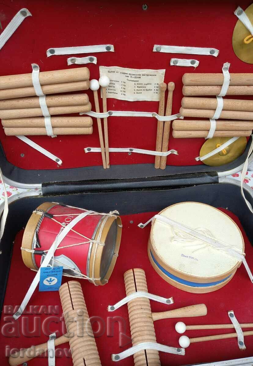 Παράδοση Βαλίτσα με παιδικά μουσικά όργανα Παράδοση Βαλίτσα με παιδικά μουσικά όργανα