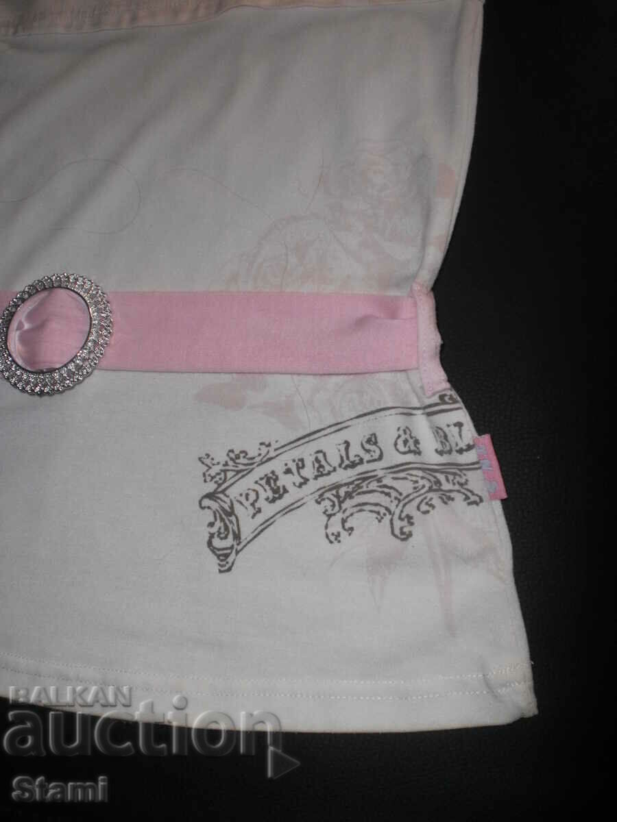 Tunic with a belt in white and pink for a 10-year-old girl with price 4.00 BGN | € 2.05 Tunic with a belt in white and pink for a 10-year-old girl with price 4.00 BGN | € 2.05