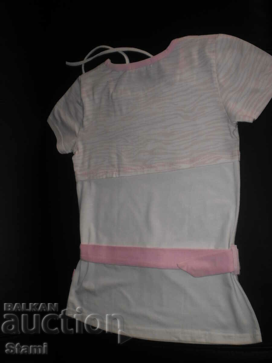 Delivery of Tunic with a belt in white and pink for a 10-year-old girl Delivery of Tunic with a belt in white and pink for a 10-year-old girl