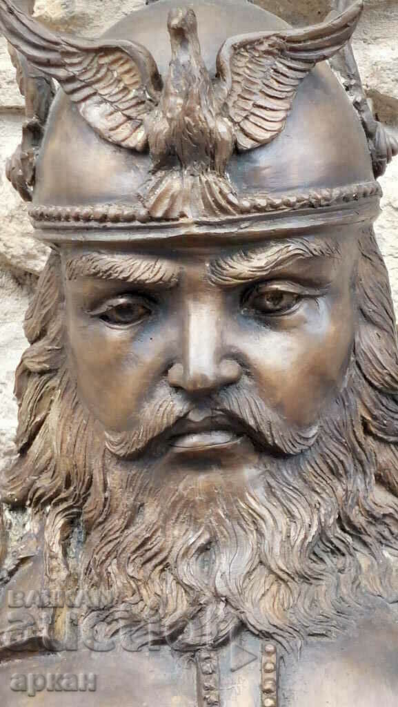 A massive bronze figure with price 2000.00 BGN | € 1022.58 A massive bronze figure with price 2000.00 BGN | € 1022.58