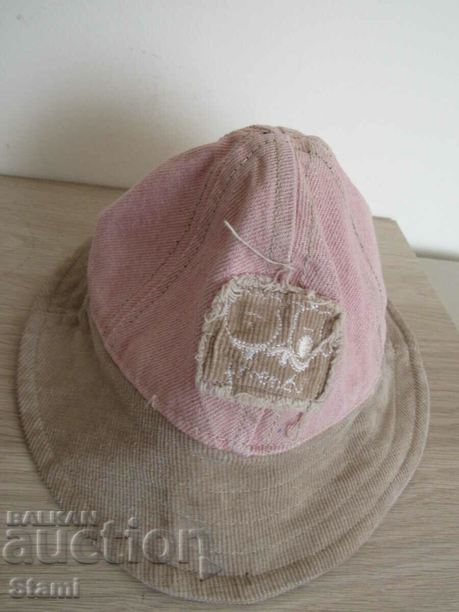 Palarie cu bor de catifea, culoare cappuccino, noua cu preț 8.50 BGN | € 4.35 Palarie cu bor de catifea, culoare cappuccino, noua cu preț 8.50 BGN | € 4.35