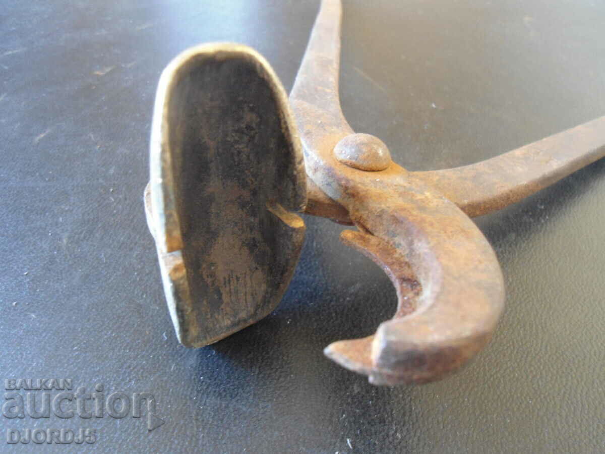 Old specialized pliers with price 5.00 BGN | € 2.56 Old specialized pliers with price 5.00 BGN | € 2.56