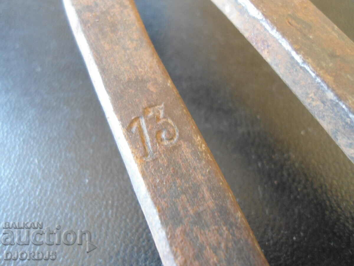 Delivery of Old specialized pliers Delivery of Old specialized pliers