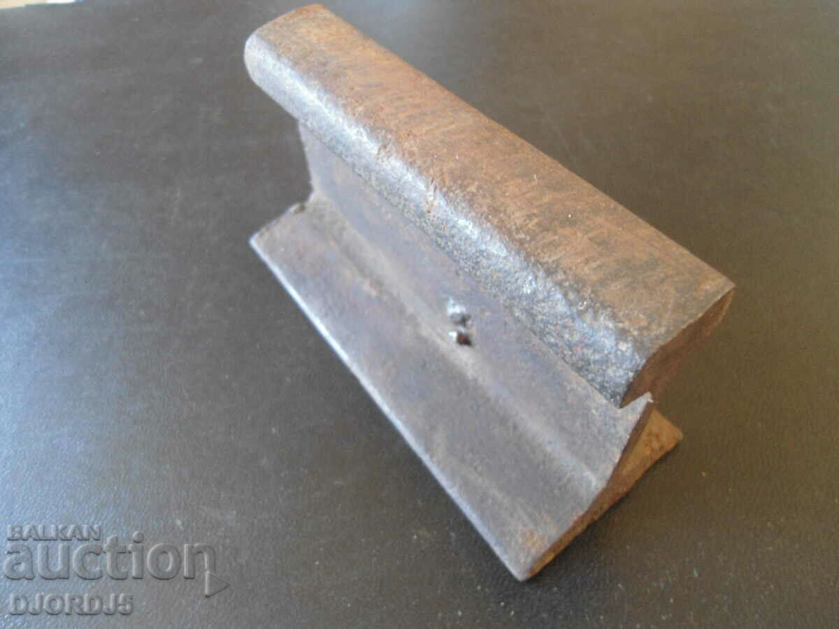 Old small anvil, 0.700 kg with price 9.00 BGN | € 4.60 Old small anvil, 0.700 kg with price 9.00 BGN | € 4.60
