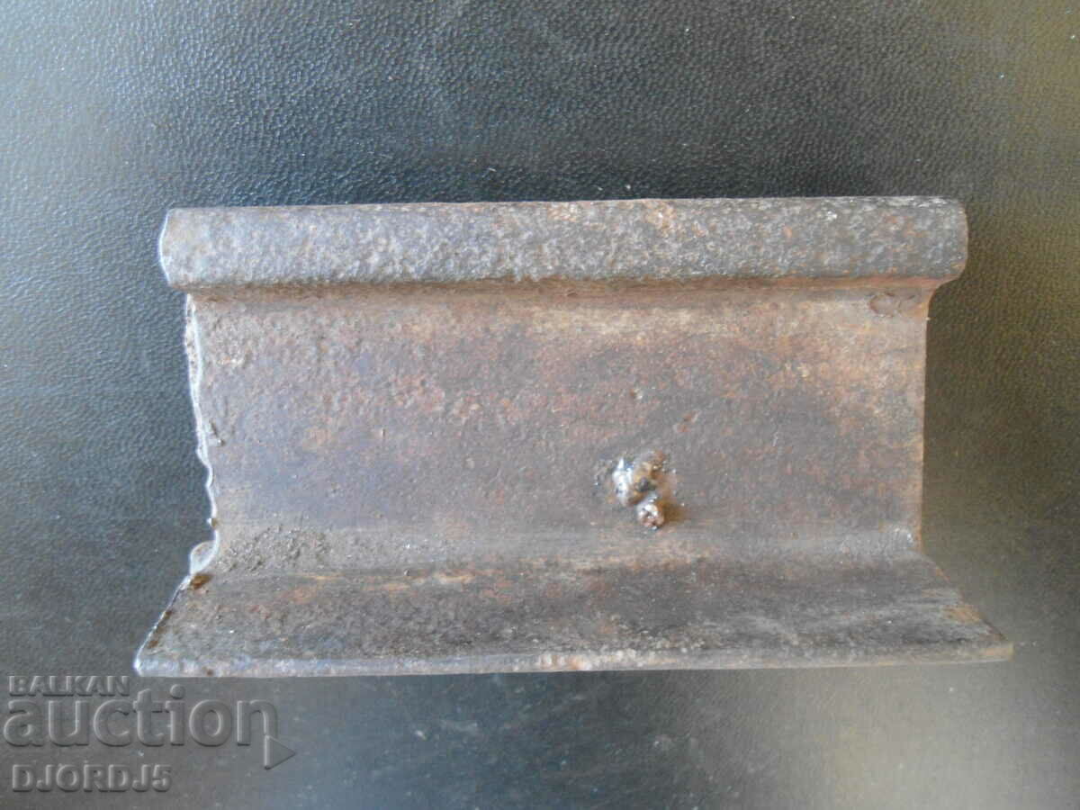 Auction Old small anvil, 0.700 kg Auction Old small anvil, 0.700 kg