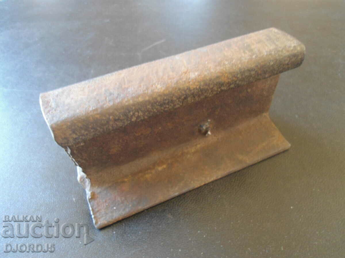 Old small anvil, 0.700 kg