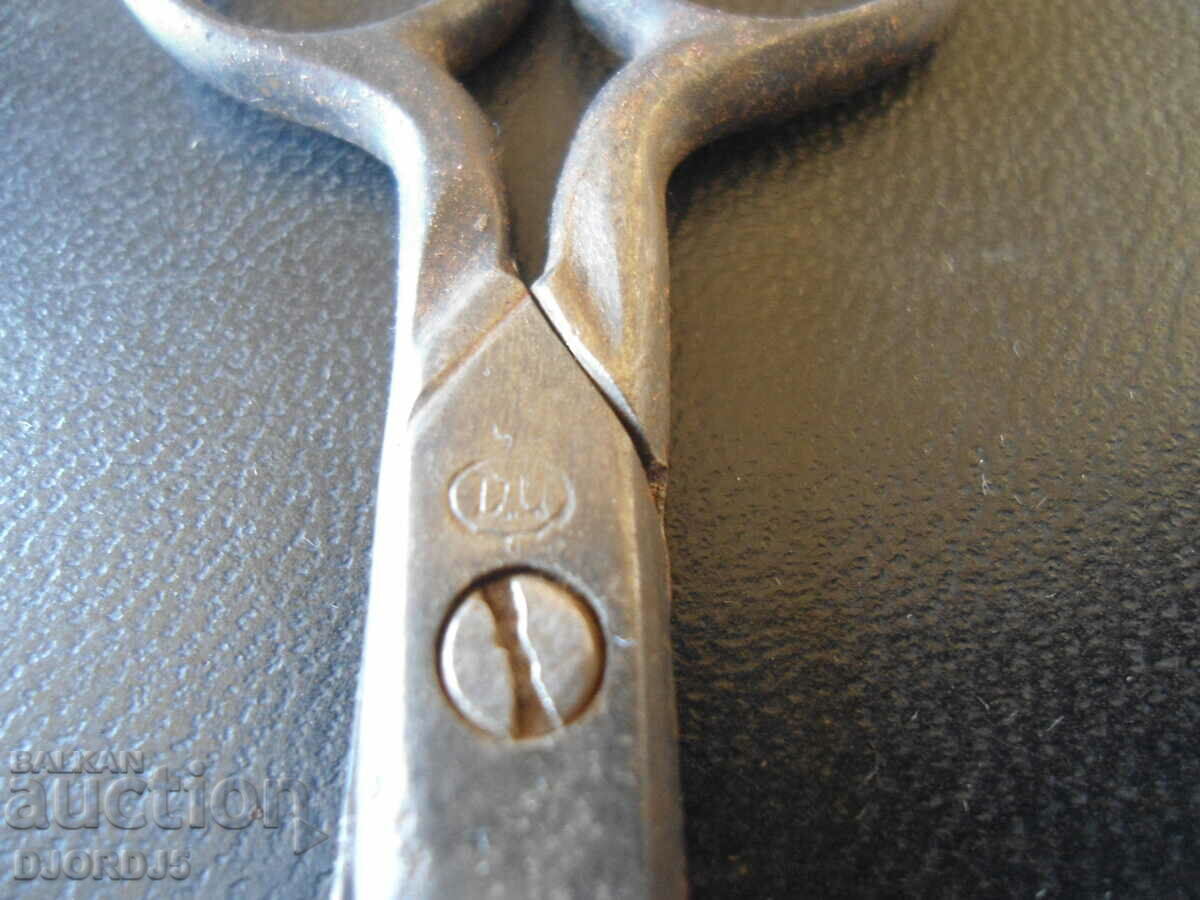 Стара малка ножичка, маркировка с цена 4.00 лв. | € 2.05 Стара малка ножичка, маркировка с цена 4.00 лв. | € 2.05