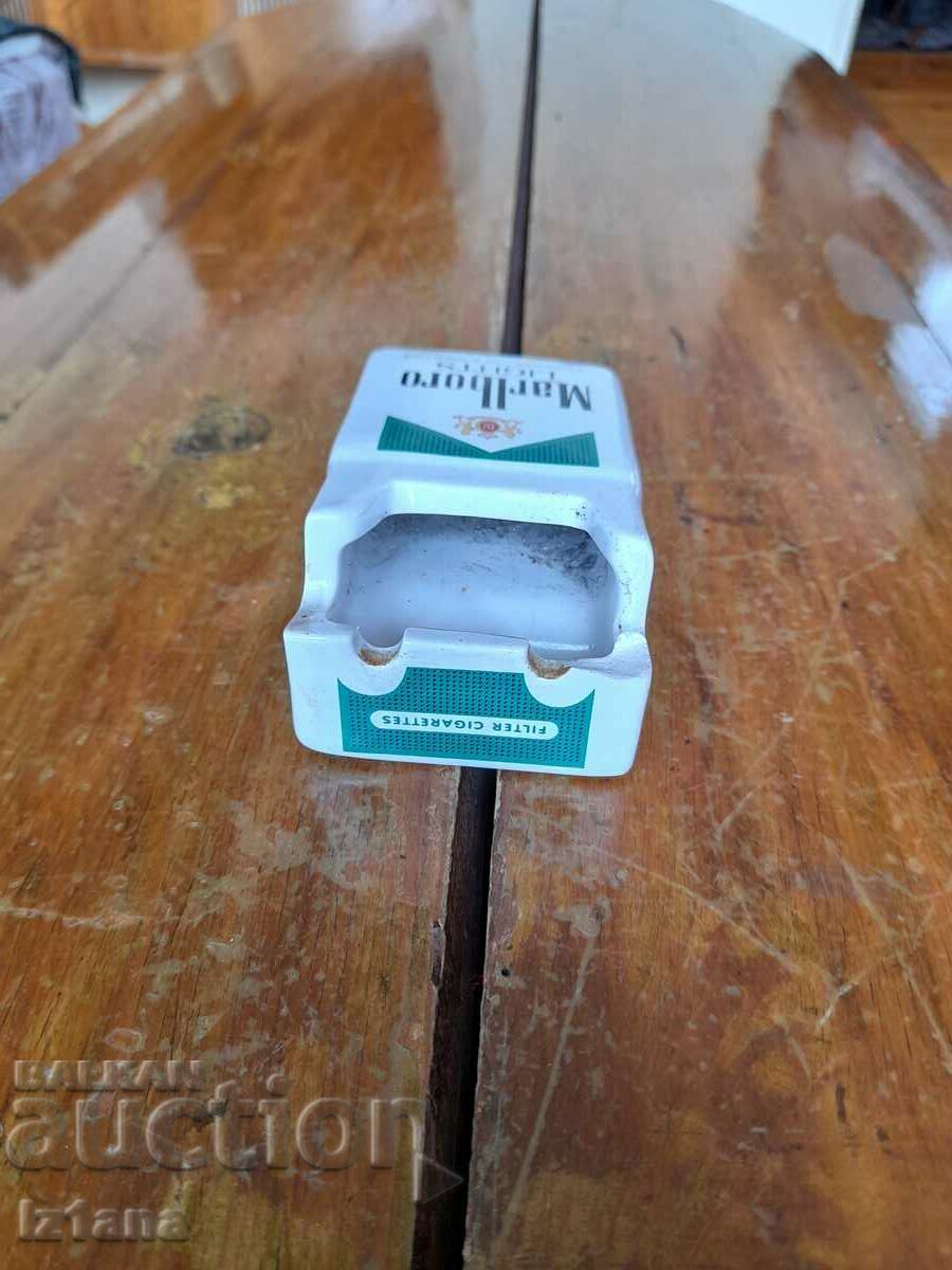 Delivery of Old ashtray Marlboro Delivery of Old ashtray Marlboro