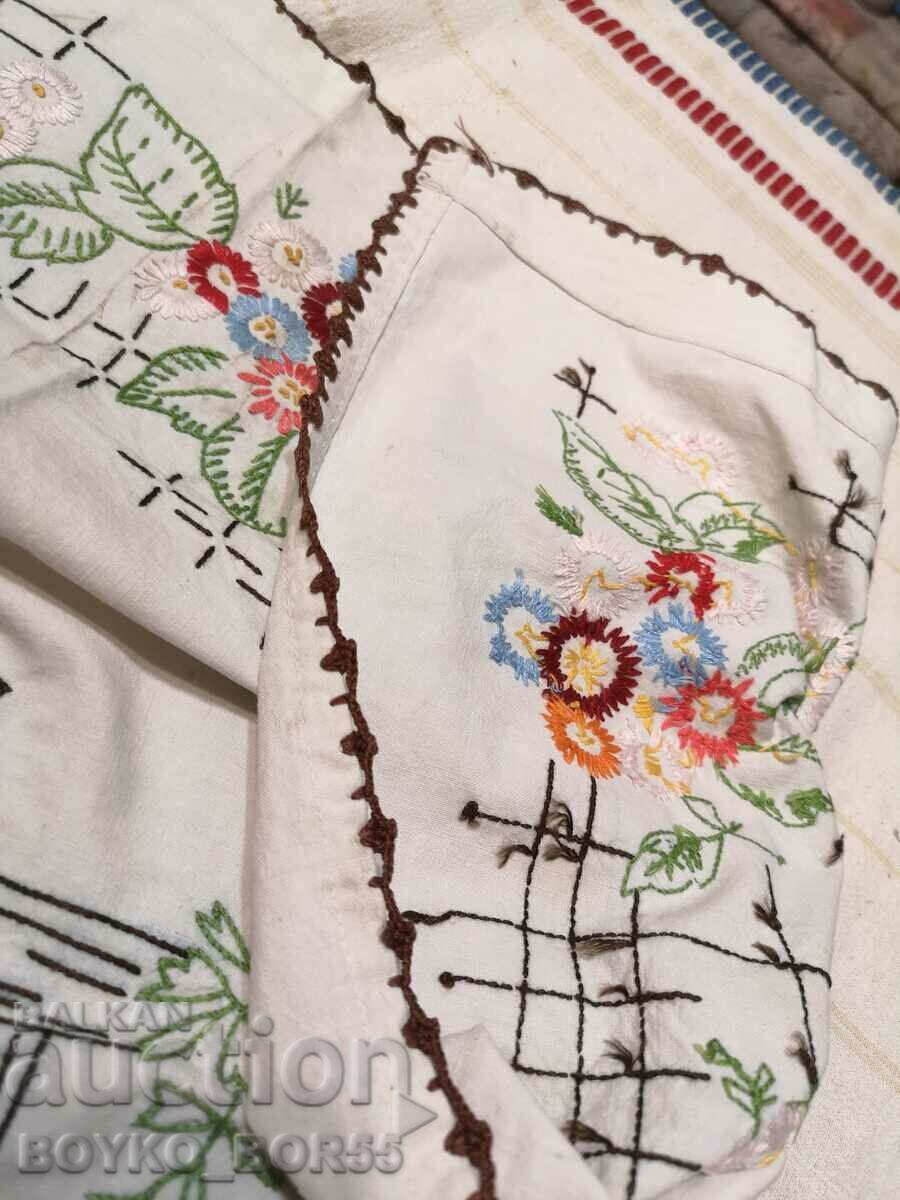 Auction Vintage Wall Tapestry Hand Embroidered Auction Vintage Wall Tapestry Hand Embroidered