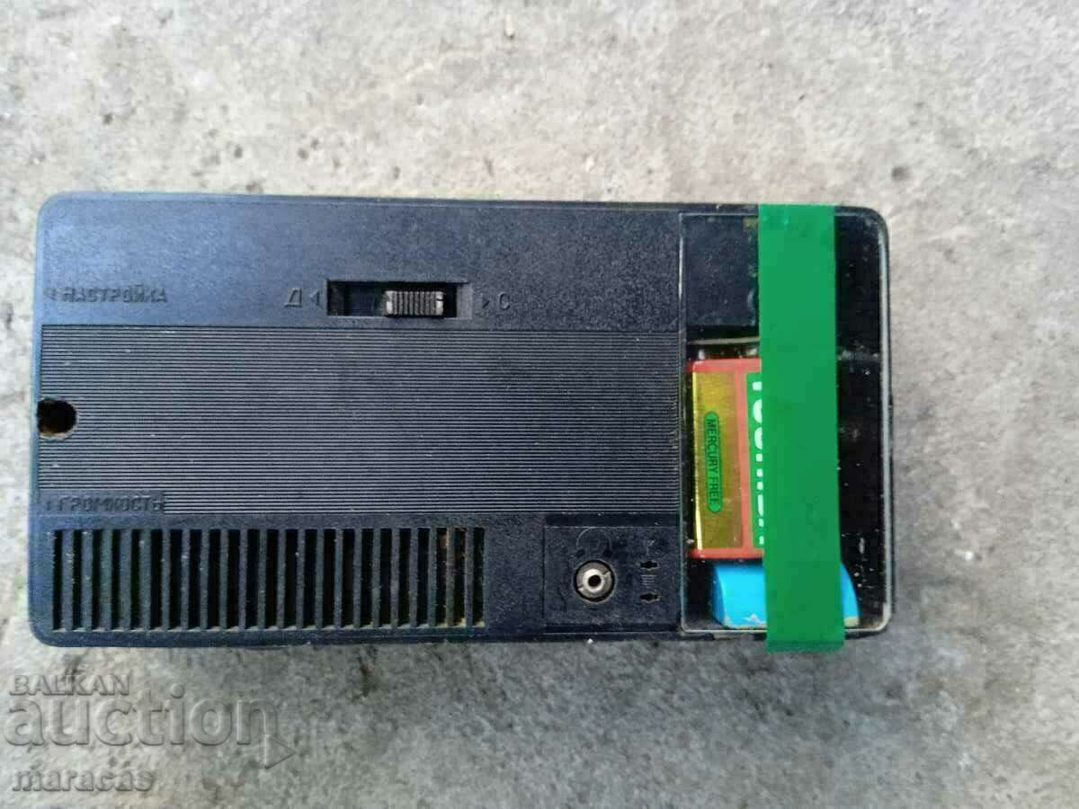 Аукцион Малък радиоапарат Аукцион Малък радиоапарат